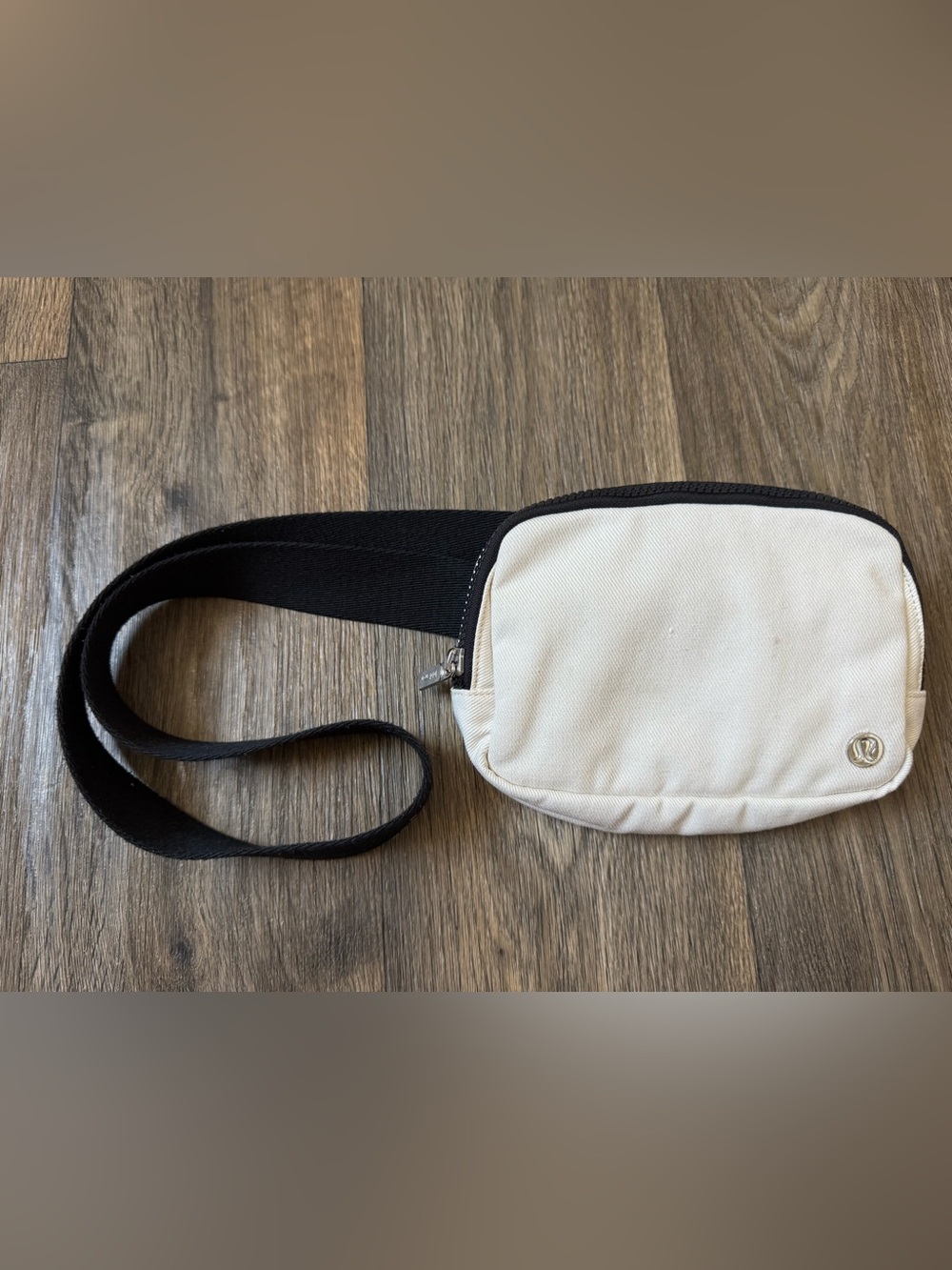 lululemon Cotton White Crossbody Belt Bag Black Strap Logo Lined Inner Pockets